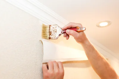 Pose de papier peint à Lourmais — revêtements muraux et toiles de verre